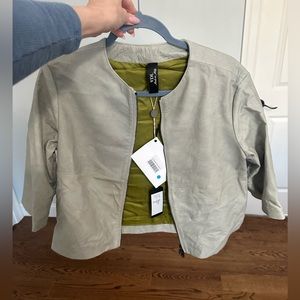 VDL Woman’s Blazer New With Tag. Size M